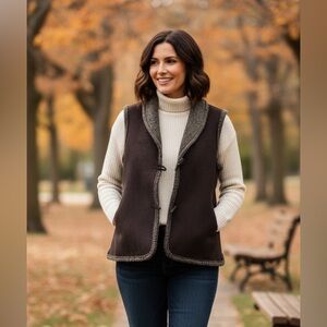 Orvis Chocolate Brown Faux Suede Shearling Sherpa Vest Toggle Closure Women M‎